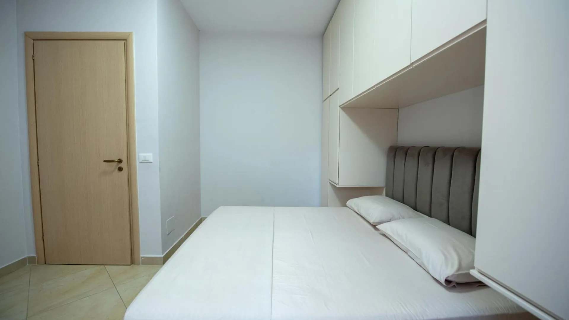 Riviera Apartment Vlora 0*, Vlorë 阿尔巴尼亚